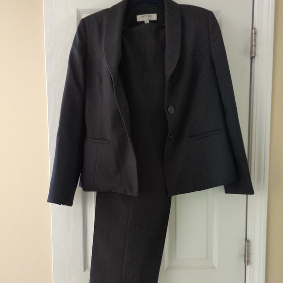 Dress suit - Picture 1 of 6